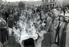 VE-day-celebrations-in-Oakfield-Road-Ore.-1945.